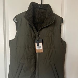 NorthFace Reversible Sherpa Vest in Hunter Green